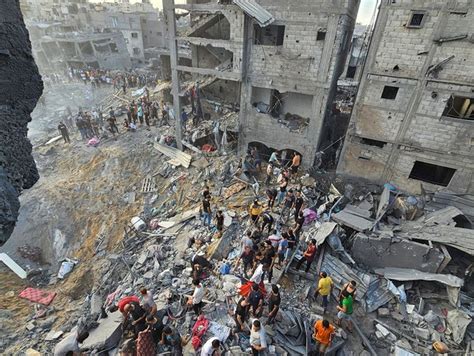 İsrail, Gazze’de Vefa Hastanesi’ni ve Batı Şeria’da mülteci kampını vurdu
